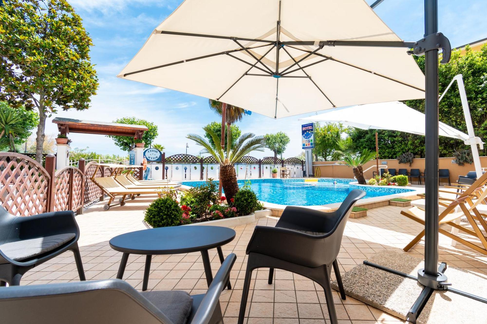 Hotel Baltic Alba Adriatica Esterno foto