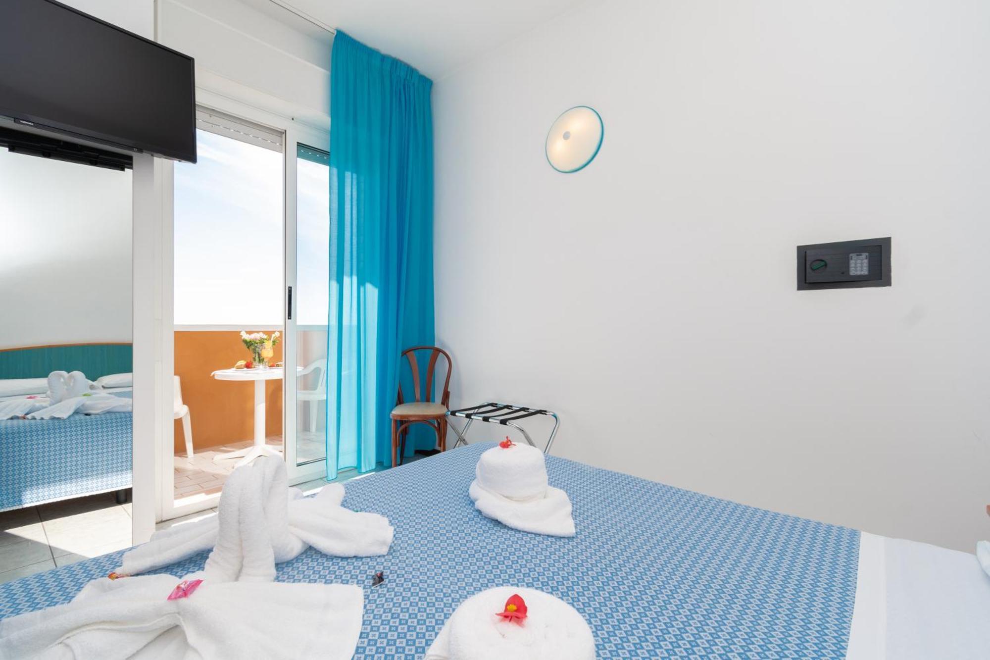Hotel Baltic Alba Adriatica Esterno foto