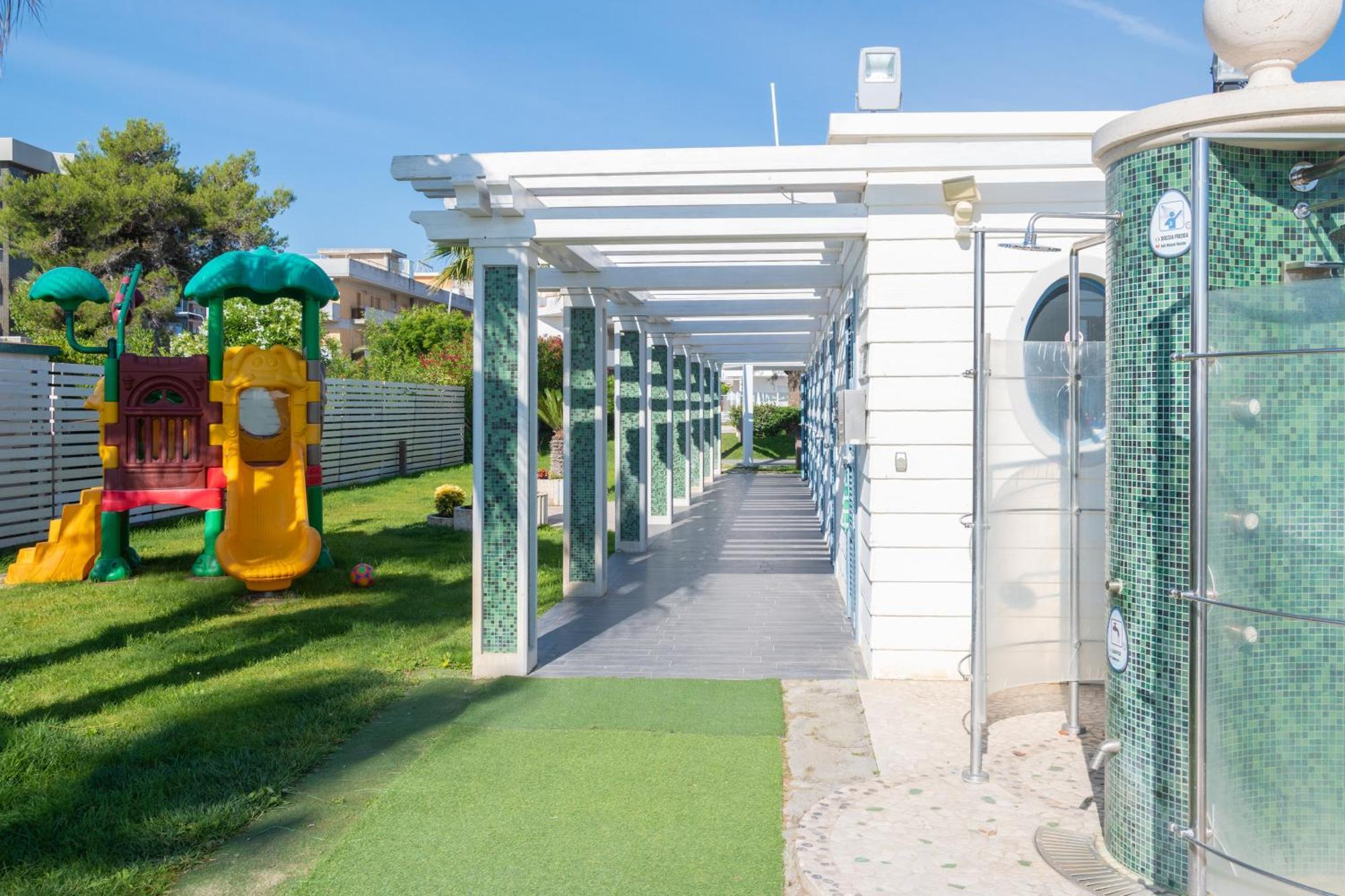 Hotel Baltic Alba Adriatica Esterno foto